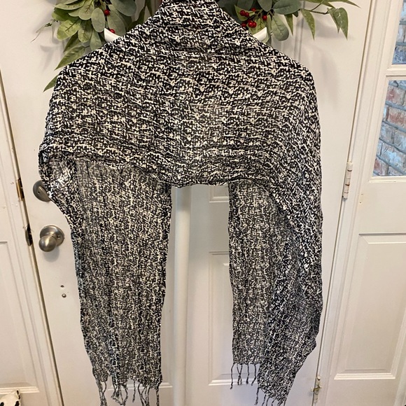 Lightweight Black and White Long Patterned Scarf with Fringe - Picture 2 of 5